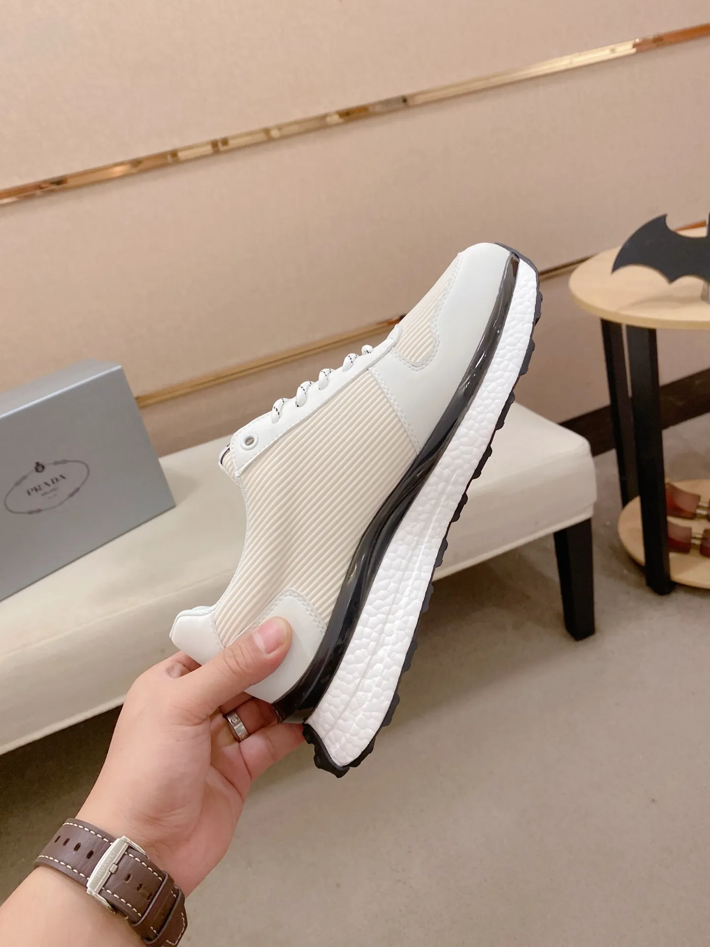 Men's shoes 💰: 462💰 [Prada～Prada] Trendy new styles are on the market. Same style as the official website. Counter quality. Original version. [Strong] [Strong] Imported selected first-layer cowhide. Comfortable and breathable sheepskin lining, fine workmanship, upper layer made of 100% pure cowhide, original last shape, comfortable on the feet, shoe sizes 38 to 44